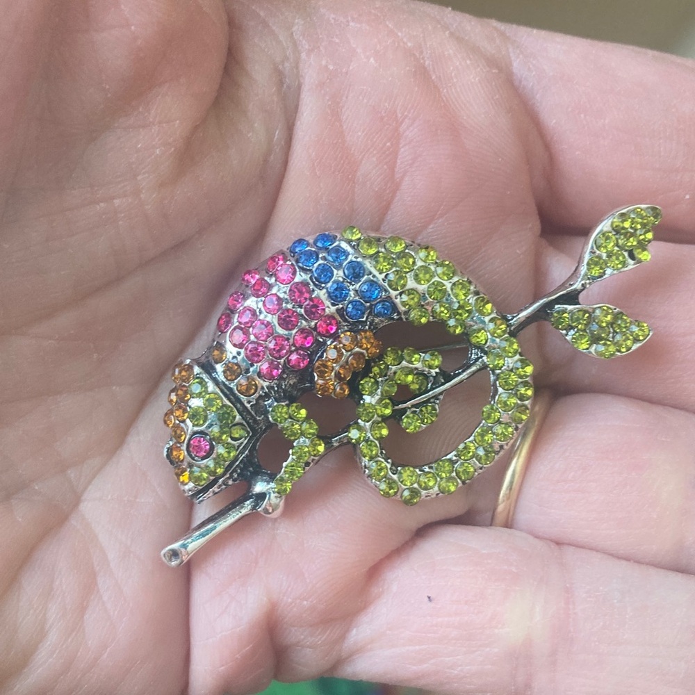 Vibrant Rhinestone Chameleon Brooch - Picture 4 of 8